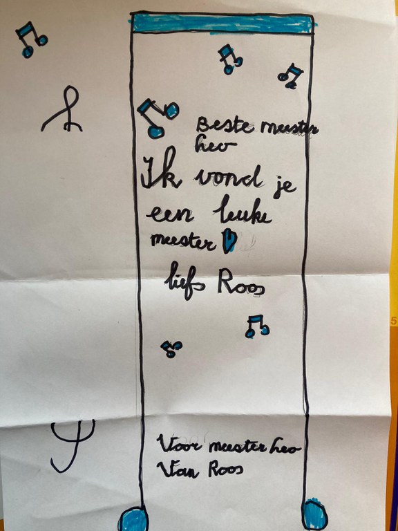 Roos bedankt Meester Leo.jpeg