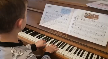 Pianoles "in motion" Pianoles "in motion"